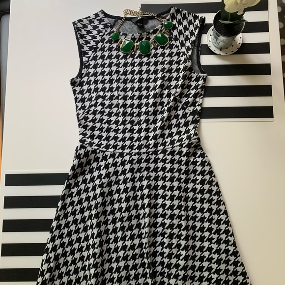 (New) H&M Houndstooth Dress - Picture 2 of 7